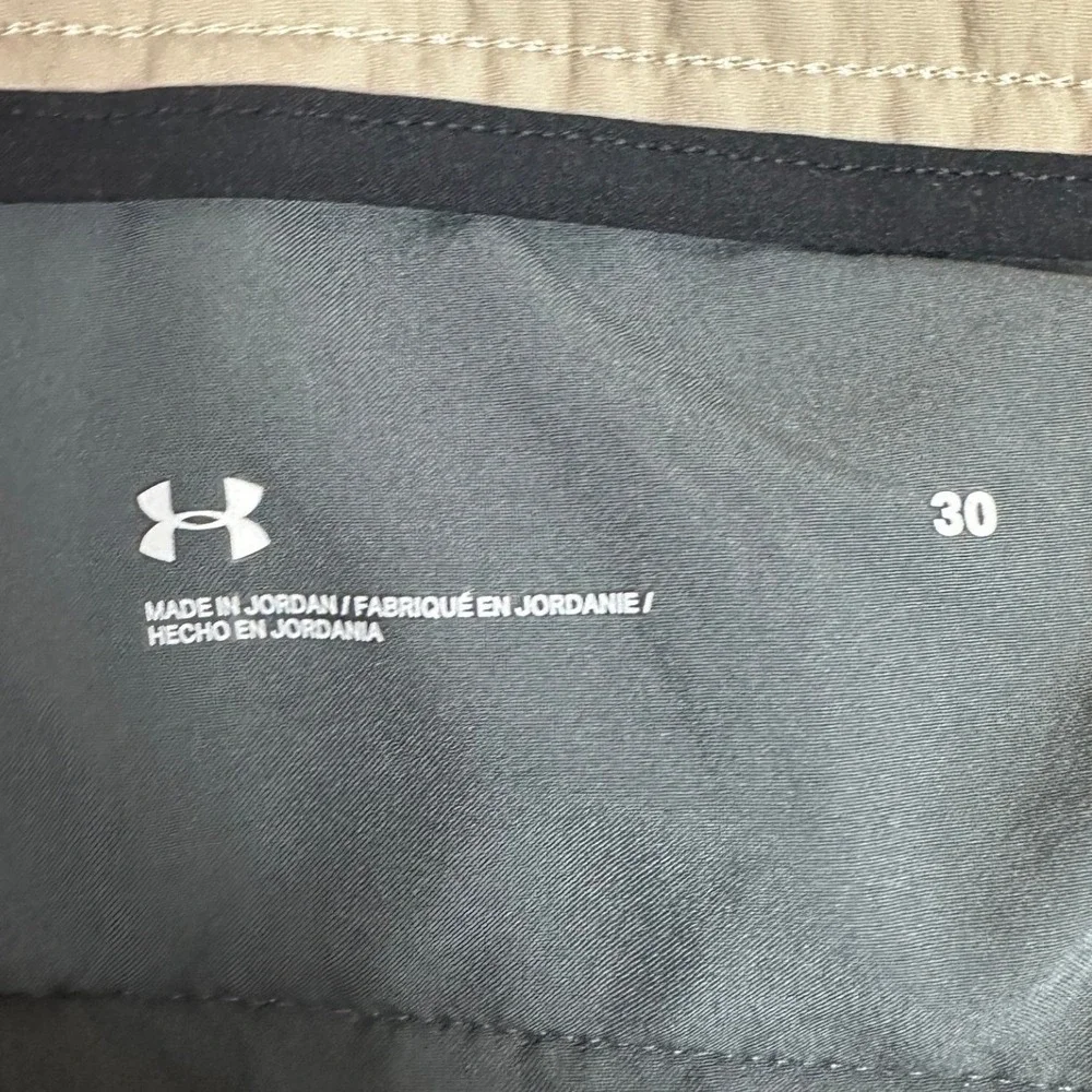 Under Armour Shorts Mens 30 Tan Beige Golf Chinos Flat Front Casual Golfing Logo